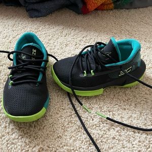 Boys Under Armour shoes size 11k